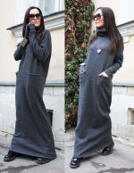 صورة لفستان طويل دافئ باستخدام نمط بسيط للمبتدئين