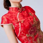 Fotografie šitých qipao pouzdrových šatů s krátkým rukávem