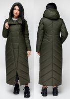Didelių dydžių moteriškos pūkinės striukės palto vaizdas iš galo pagal elektroninį modelį
